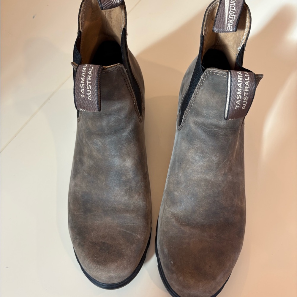 Blundstone Women’s Distressed Brown Leather Boots